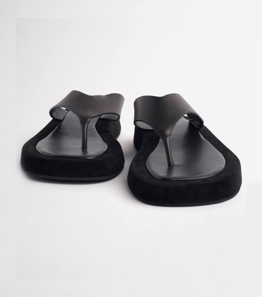 Tony Bianco Ives Black Como 3.5cm トングサンダル 黒 | DJPKV47849